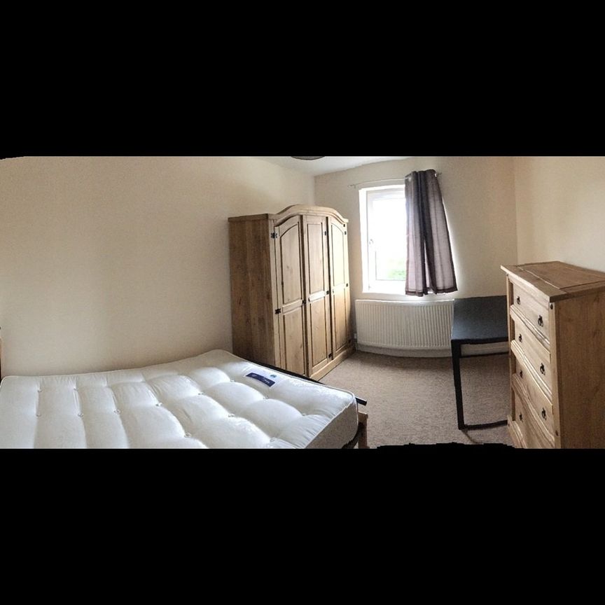 5 Bed Semi-Detached House, Elgar Path, LU2 - Photo 1