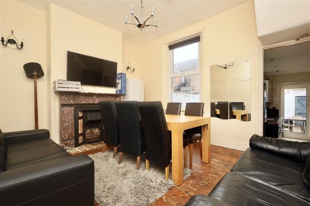 5 bedroom Student Terraced House to rent in Larkspur Terrace, Jesmond, Newcastle Upon Tyne, Ne2 - Photo 1