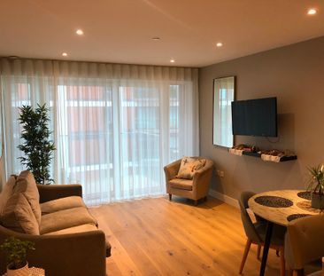 Spacious Two Bedroom Apartment for Rent in Royal Arsenal Riverside - Photo 1