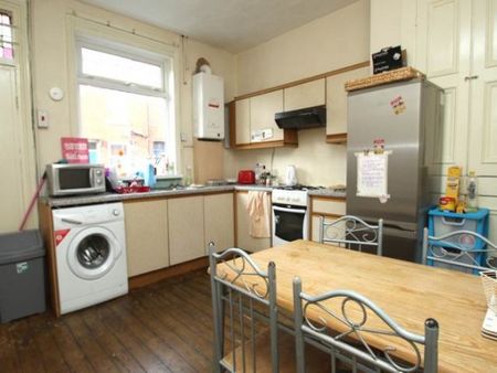 4 Bed - Welton Place , Hyde Park, Leeds - Photo 3