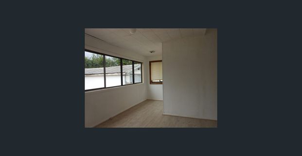 HOUSE IN CANLEY HEIGHTS - Photo 1