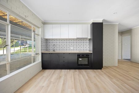 Neat 2 Bedroom Unit in Prime Flora Hill Location - Photo 4