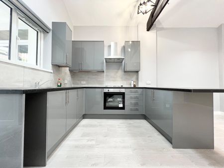 2 Bed Flat, London, E6 - Photo 4