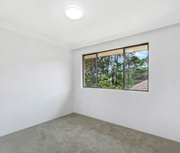Stylish & Newly Renovated Two Bed Apartment - Photo 3