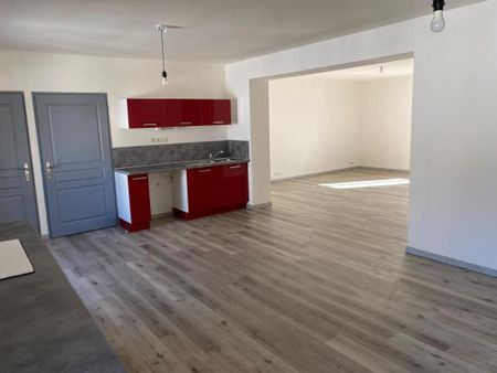 Location Appartement 3 pièces 93m² BESSEGES 30160 - Photo 2