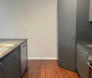 Spacious 3 Bedroom House - Photo 3