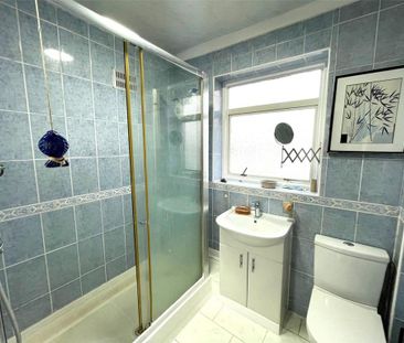 3 bedroom end of terrace house to rent - Photo 2