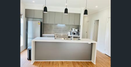 Private Ensuite Room with Courtyard - All Bills & Internet Included | From $300/week - Photo 3