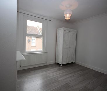 2 bedroom Terraced House to let - Photo 5