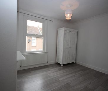 2 bedroom Terraced House to let - Photo 6