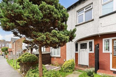 Burnham Avenue, Bognor Regis, PO21 - Photo 2