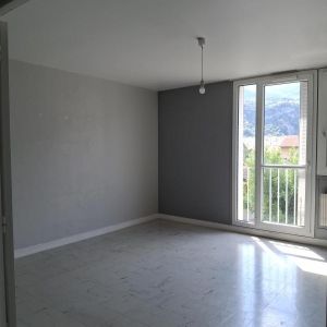 Location Appartement à FONTAINE - Photo 1