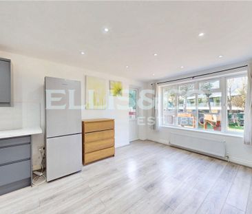 South Gardens, HA9, Wembley - Photo 1