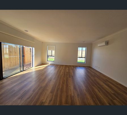 12 Sodalite Road, Donnybrook, Vic 3064 - Photo 1
