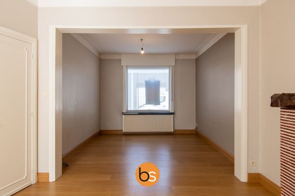 Gerenoveerde rijwoning met 3 slaapkamers in het centrum van Rollegem-Kapelle - Photo 1