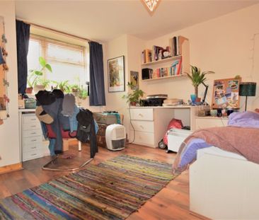 5 bedroom Flat in Brudenell Road, Leeds - Photo 3
