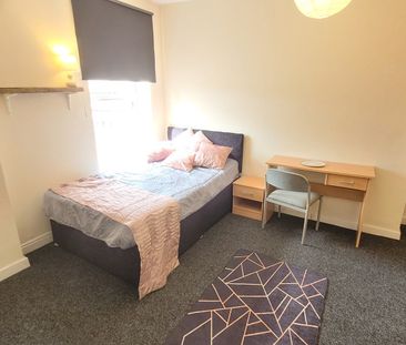 10 Bed Semi-Detached House, Upper Hanover Street, S3 - Photo 6