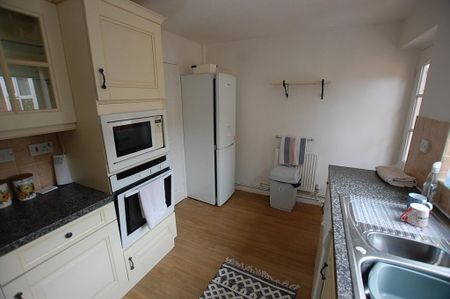 3 bedroom bungalow to rent - Photo 4