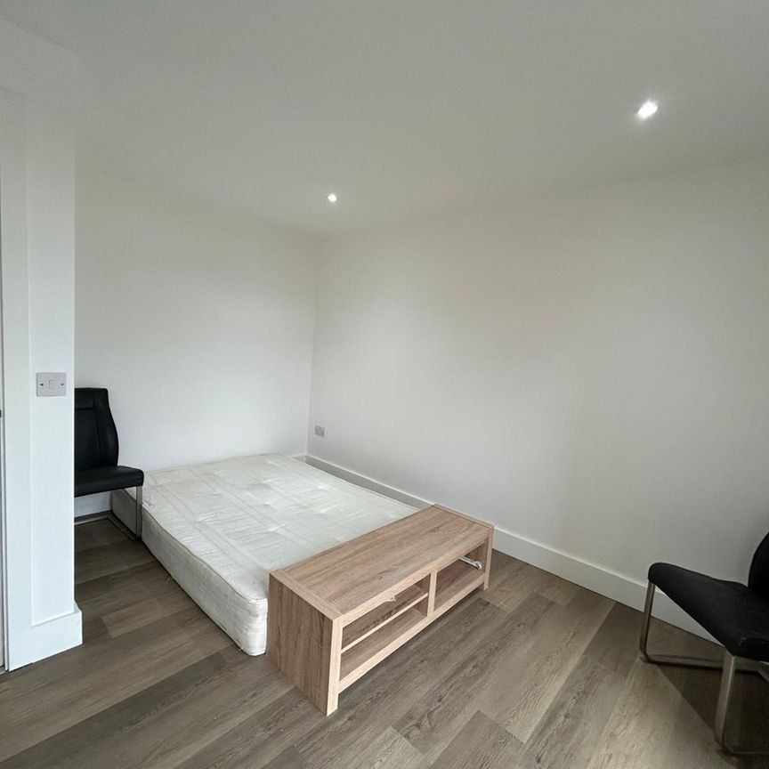 2 Bed Flat, Kilburn High Road, NW6 - Photo 1