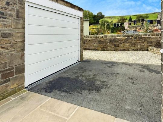 2 bedroom end of terrace house to rent - Photo 1