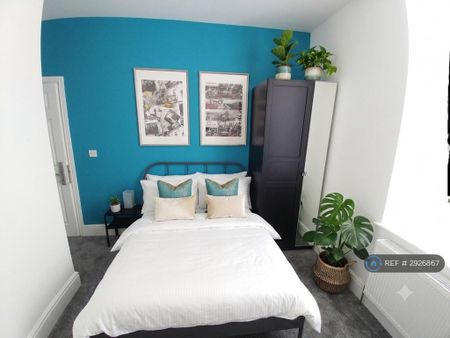 1 bedroom in a house share to rent - Photo 2