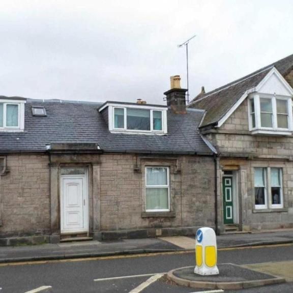 4 bedroom semi-detached house to rent - Photo 1