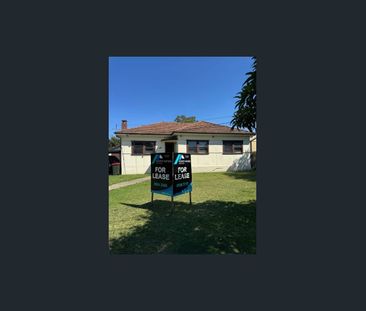 Spacious 3-Bedroom Home in Prime Fairfield Heights Location - Photo 3