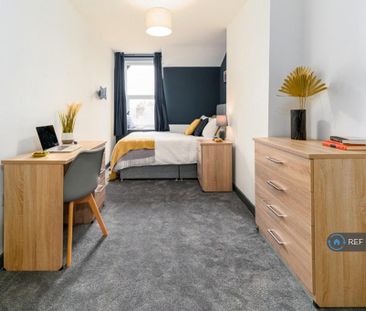 1 bedroom in a house share to rent - Photo 1