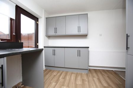 2 bedroom semi-detached house to rent - Photo 5