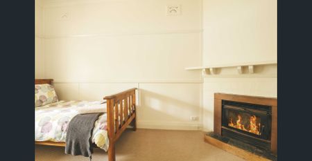 Cosy Furnished Home - Close to Town - Photo 3