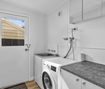 Timeless charm in the heart of Newport - Photo 5