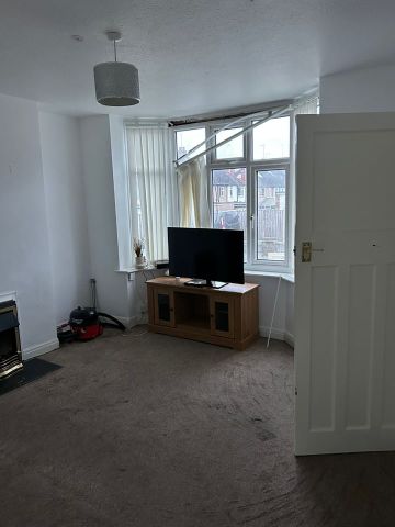 3 Bed Terraced House, Leyland Road, CV5 - Photo 2