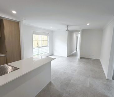 Spacious 4-Bedroom, 2-Bathroom House - Photo 5