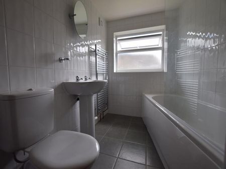 2 Bedroom End Terrace To Let - Photo 2