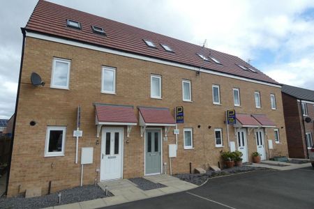 3 bed town house to rent in NE63 - Photo 2