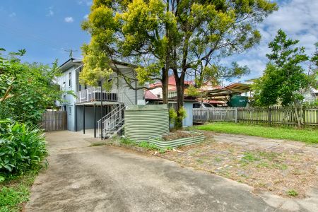 Comfortable 3-Bedroom Unit in Prime Dutton Park Location - Photo 2