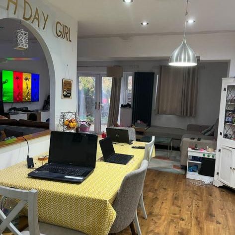 1 bedroom in a house share to rent - Photo 1