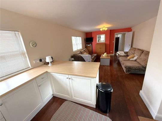 3 bedroom maisonette to rent - Photo 1