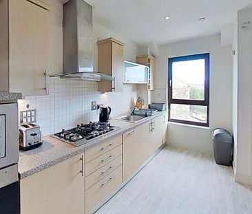 3 bedroom flat to rent - Photo 6