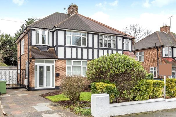 West Hallowes, Mottingham SE9 - Photo 1