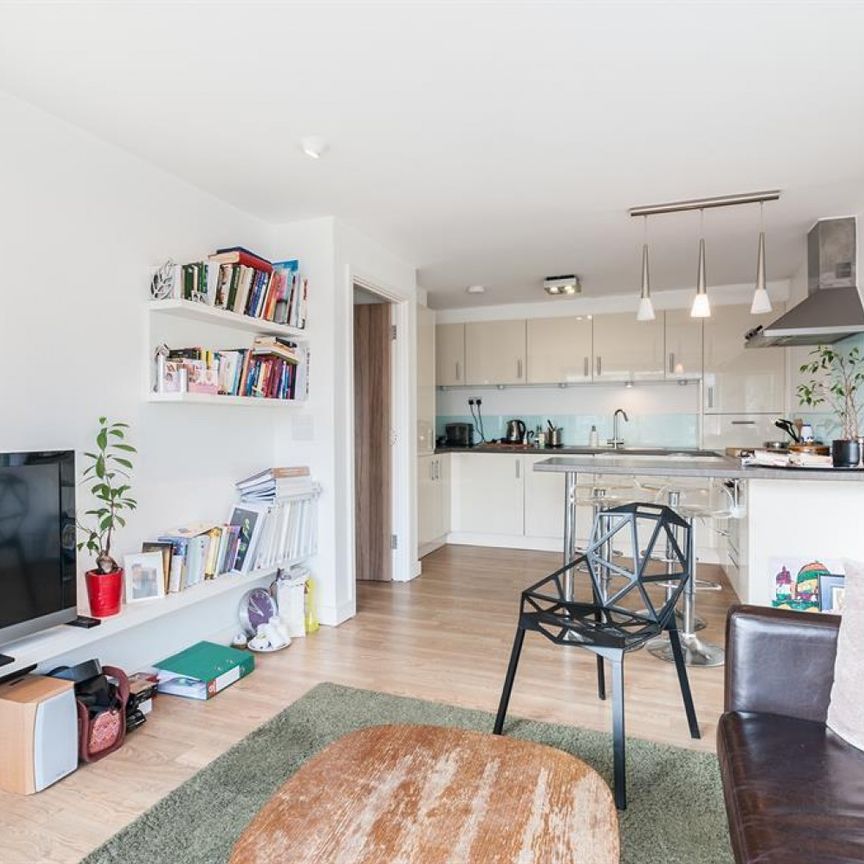 1 bedroom Flat To Let - Photo 1