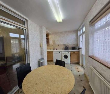 Westmoor Gardens, Enfield, EN3 - Photo 5