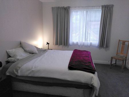 Modernised home with sun, space and views - Photo 3