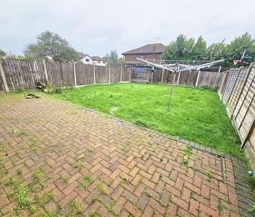 Steli Avenue, Canvey Island, Canvey Island, SS8 - Photo 5