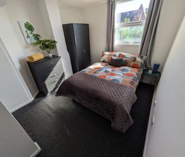 1 bedroom in a house share to rent - Photo 2