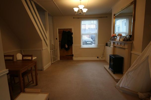 2 bedroom terraced house to rent - Photo 1