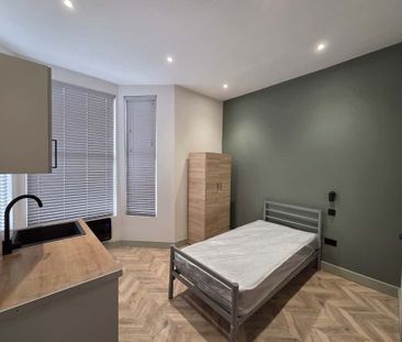 Studio Flat, Mansell Road, W3 - Photo 3