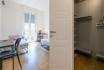 Piazza Carlo Caneva, Milan, Lombardy 20154