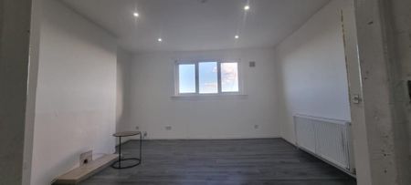 3 bedroom apartment to rent - Photo 2