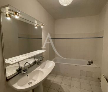 Location Appartement 4 pièces 100m² FONTENAY LE COMTE 85200 - Photo 6